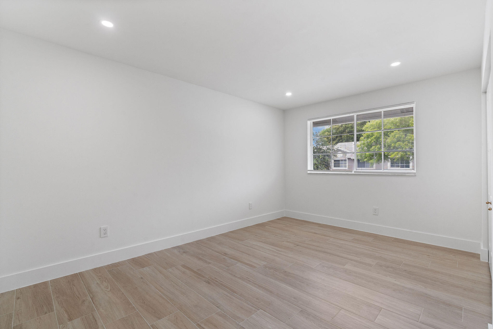 FLAMINGO GARDENS - Residential Lease