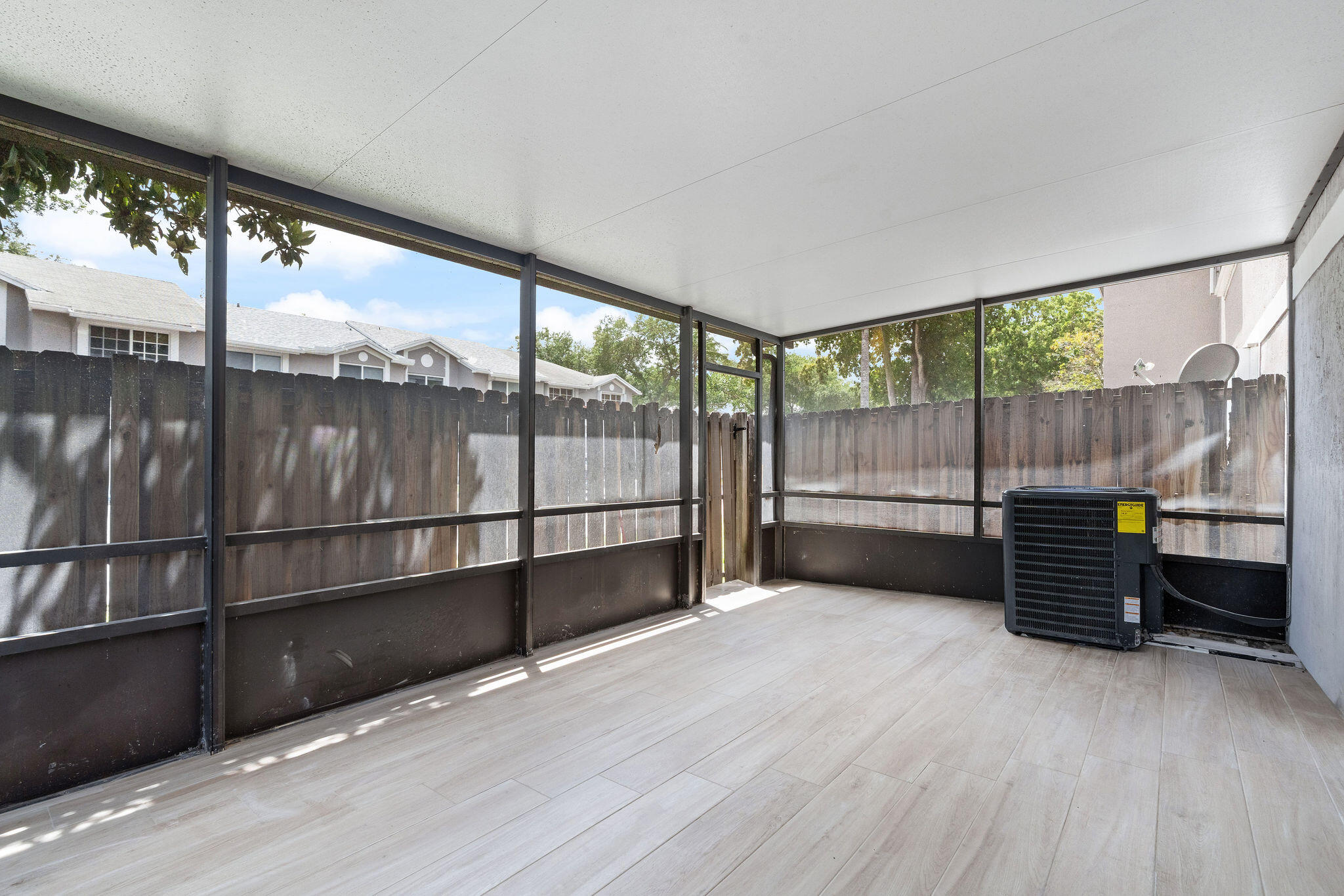 FLAMINGO GARDENS - Residential Lease