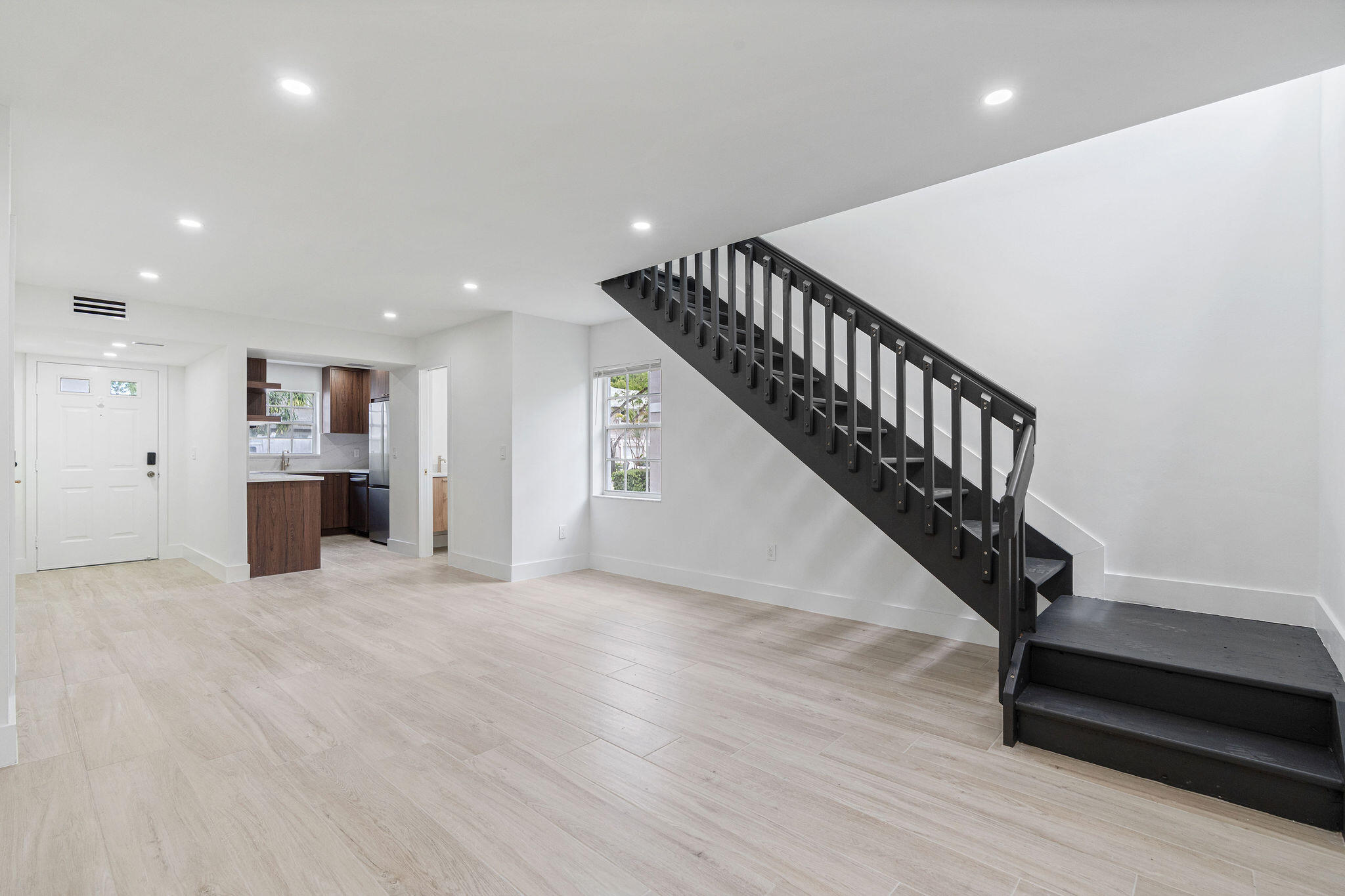 FLAMINGO GARDENS - Residential Lease