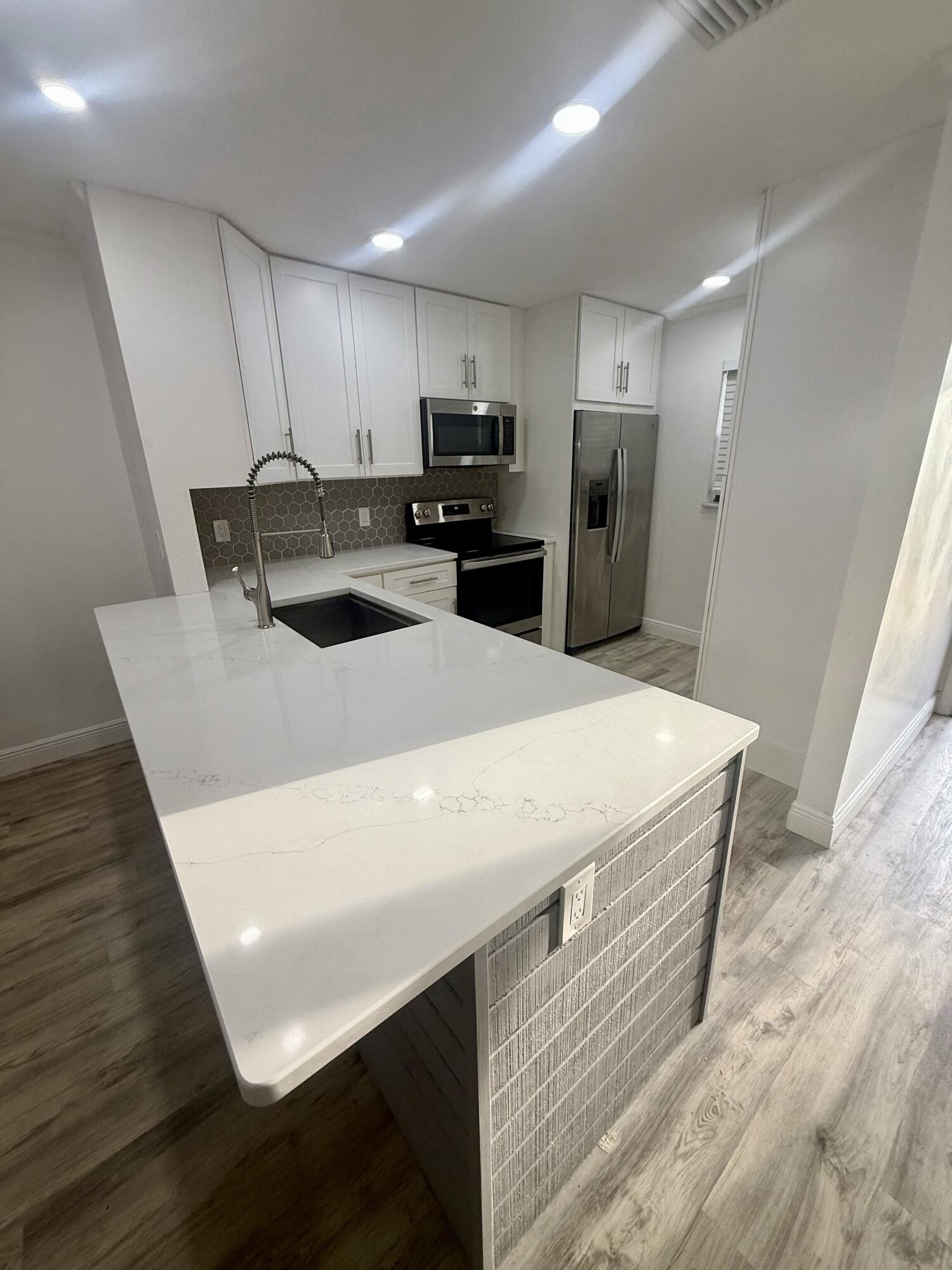 INDIAN RIVER PLACE, A CONDOMINIUM - Residential