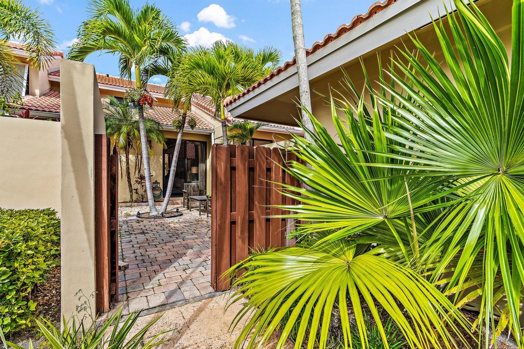 Photo of 164 Old Meadow Way, Palm Beach Gardens, FL 33418 (MLS # R10845317)