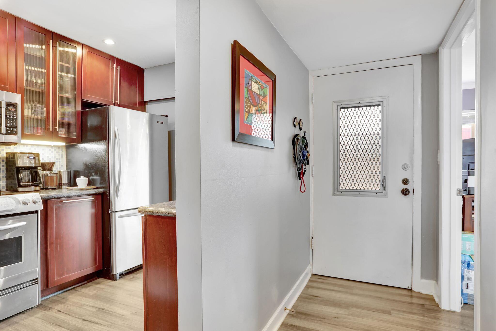 860 SE 6th Avenue 104