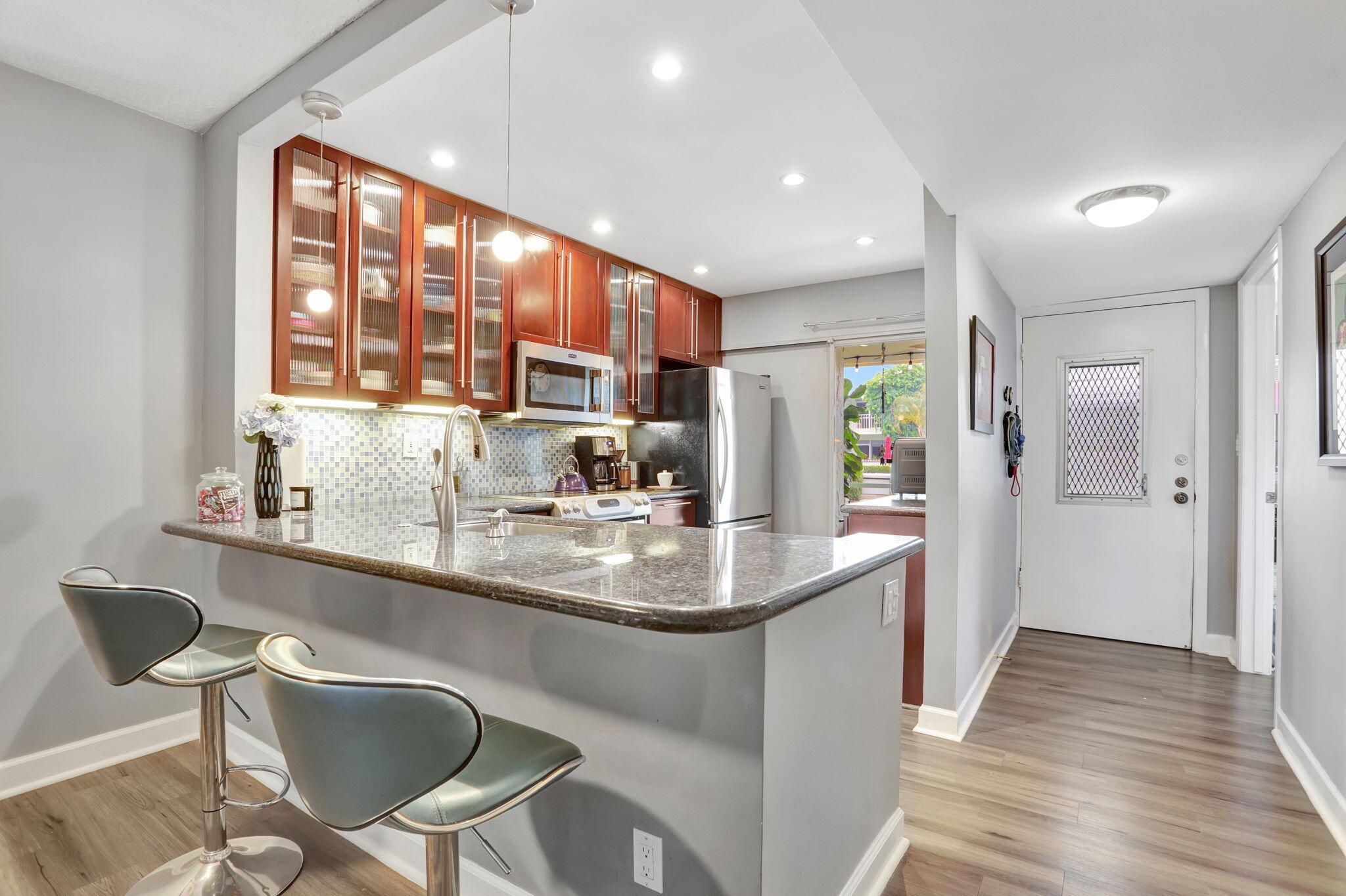 860 SE 6th Avenue 104