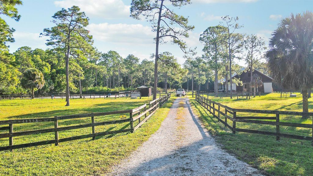 Photo of 18358 128th Trail N, Jupiter, FL 33478 (MLS # R11143039)