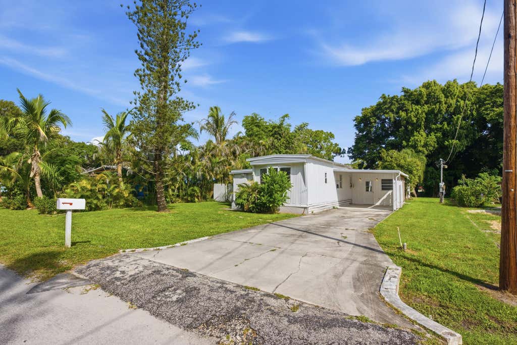 Photo of 1823 SW College Street, Stuart, FL 34997 (MLS # B26066381)