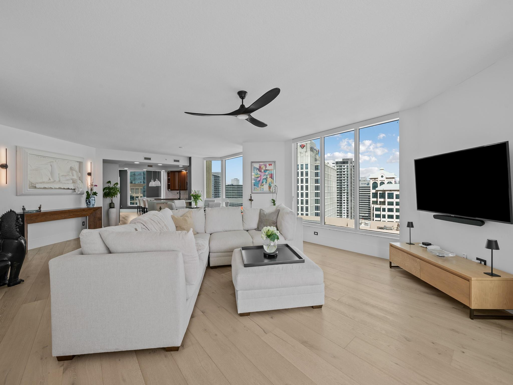 411 N New River Drive 2401