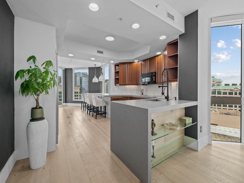 411 N New River Drive 2401