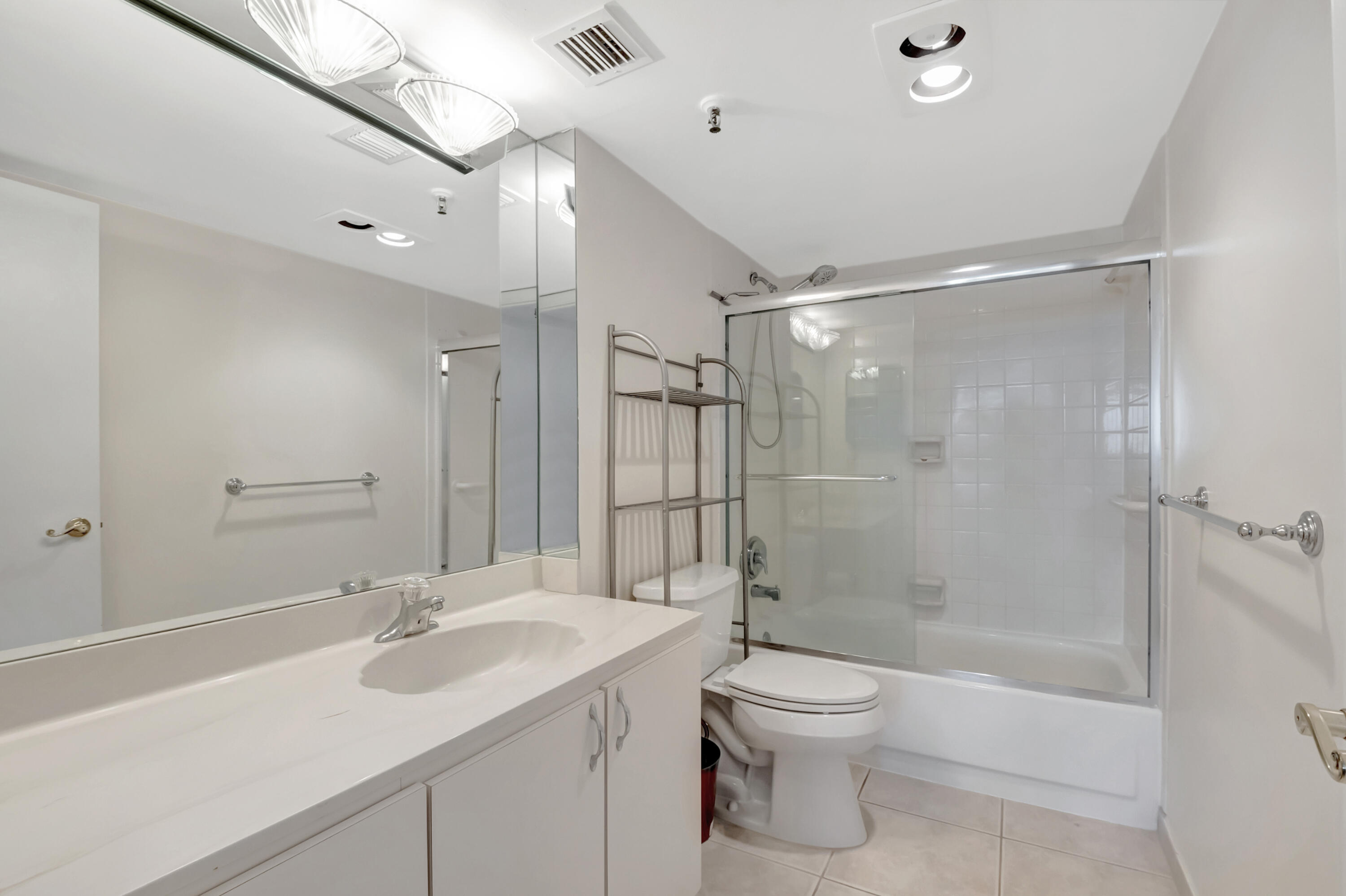 REGENCY HIGHLAND CLUB CONDO - Residential