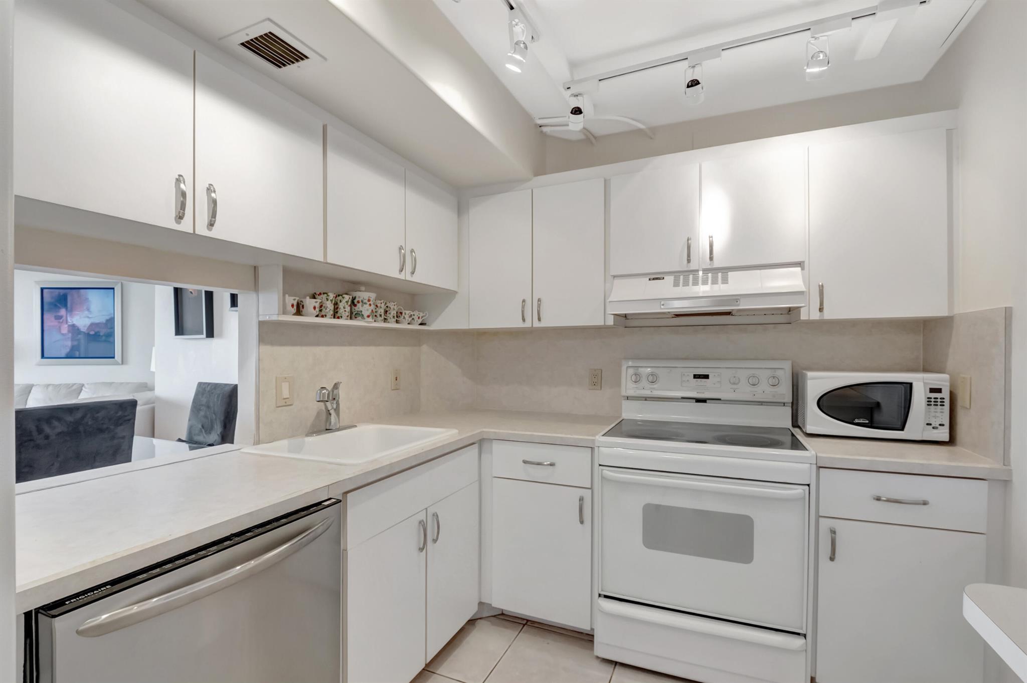 REGENCY HIGHLAND CLUB CON - Residential