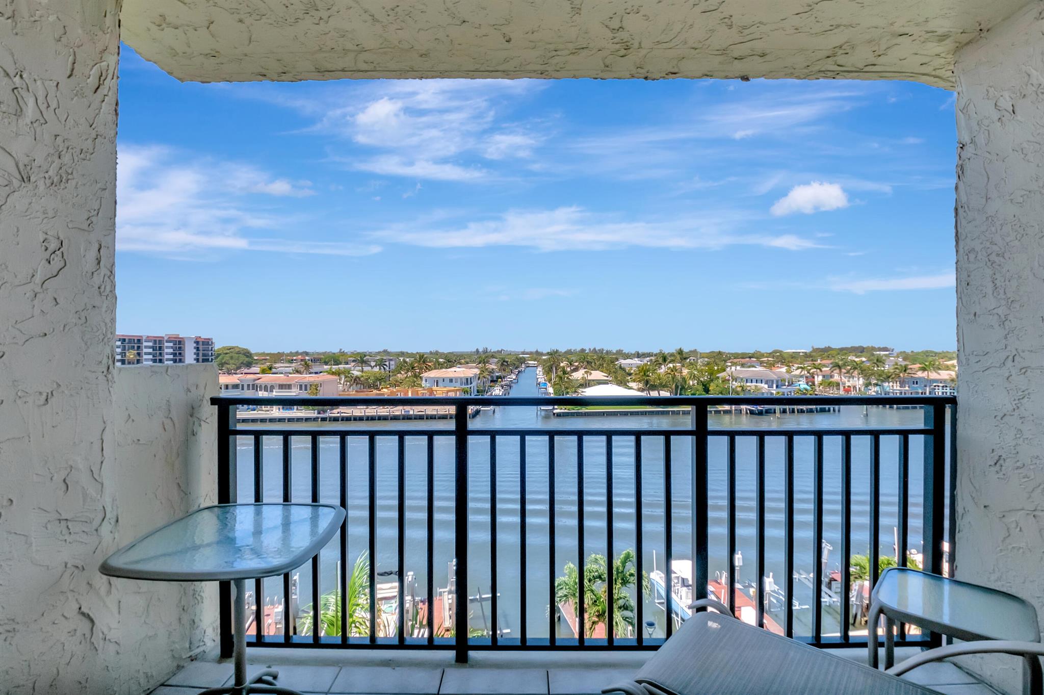 AMAZING DIRECT INTRACOASTAL, 1 BEDROOM, 1 1/2 BATHROOM CONDO!  LOCATED IN THE FANTASTIC BUILDING OF REGENCY HIGHLAND, WHICH IS HAS A FULLY FUNDED RESERVE & COMPLETED CONCRETE RESTORATION.  THE BUIDLING HAS IT ALL!!  PICKLEBALL, TENNIS, 2 HEATED POOLS, CARD ROOMS, PRIVATE BEACH WITH SHADY TIKI HUTS, 24 HOUR MANNED GATED ENTRANCE AND ASSIGNED GARAGE PARKING.  THE BUILDING HAS BOAT DOCKAGE BASED ON AVAILABLITY!  GREAT CONDO !