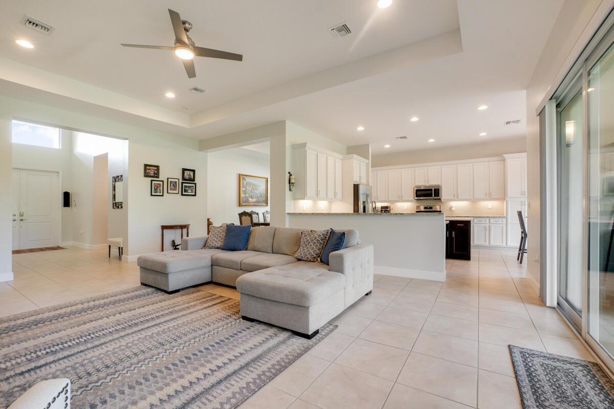 Valencia Cay At Riverland - Residential