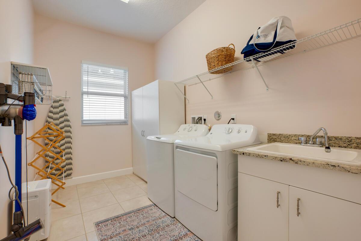 Valencia Cay At Riverland - Residential