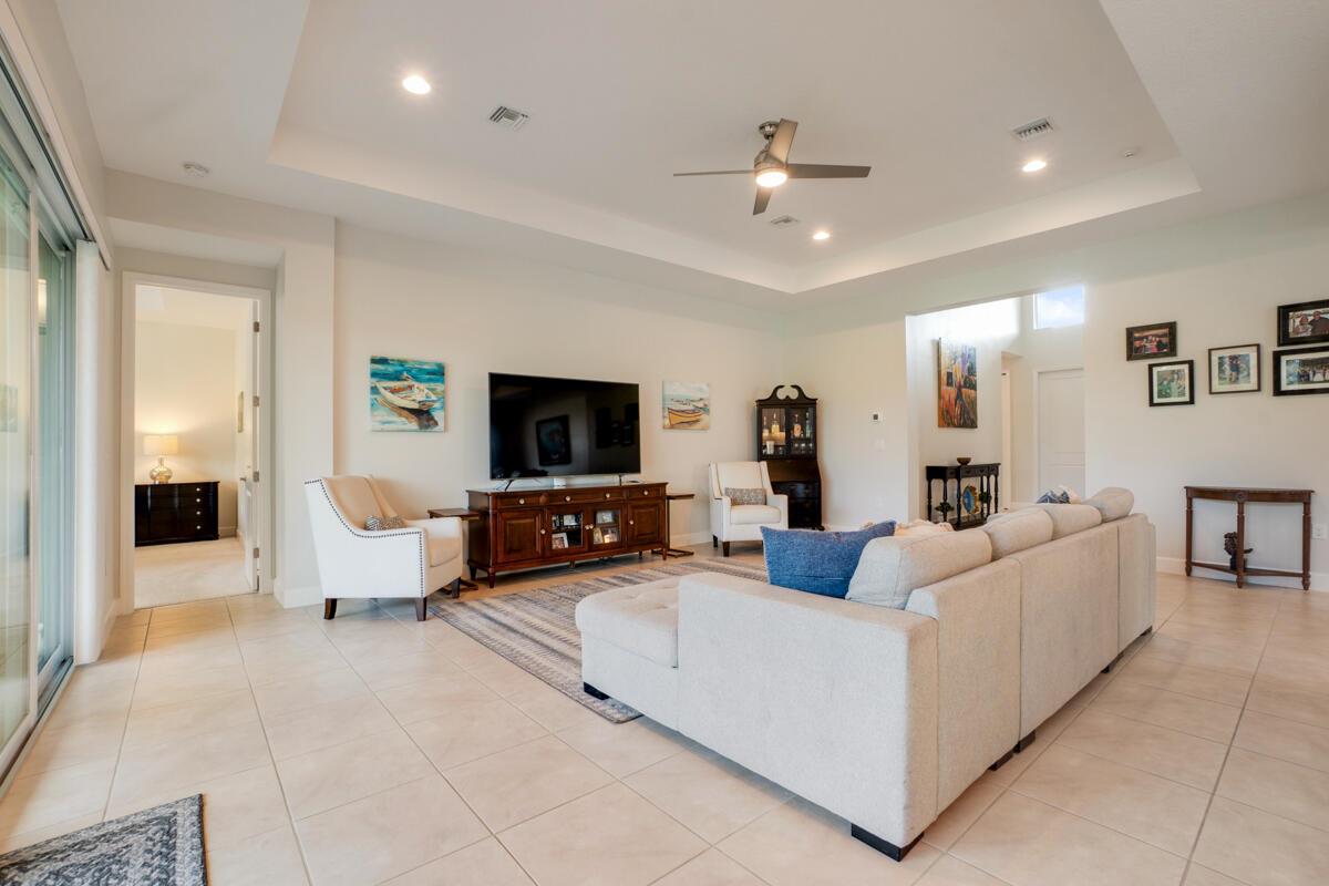 Valencia Cay At Riverland - Residential
