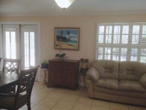 UNIVERSITY GARDENS - Residential