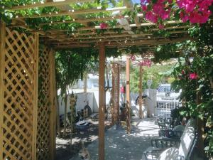 UNIVERSITY GARDENS - Residential