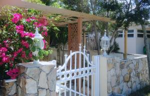 UNIVERSITY GARDENS - Residential