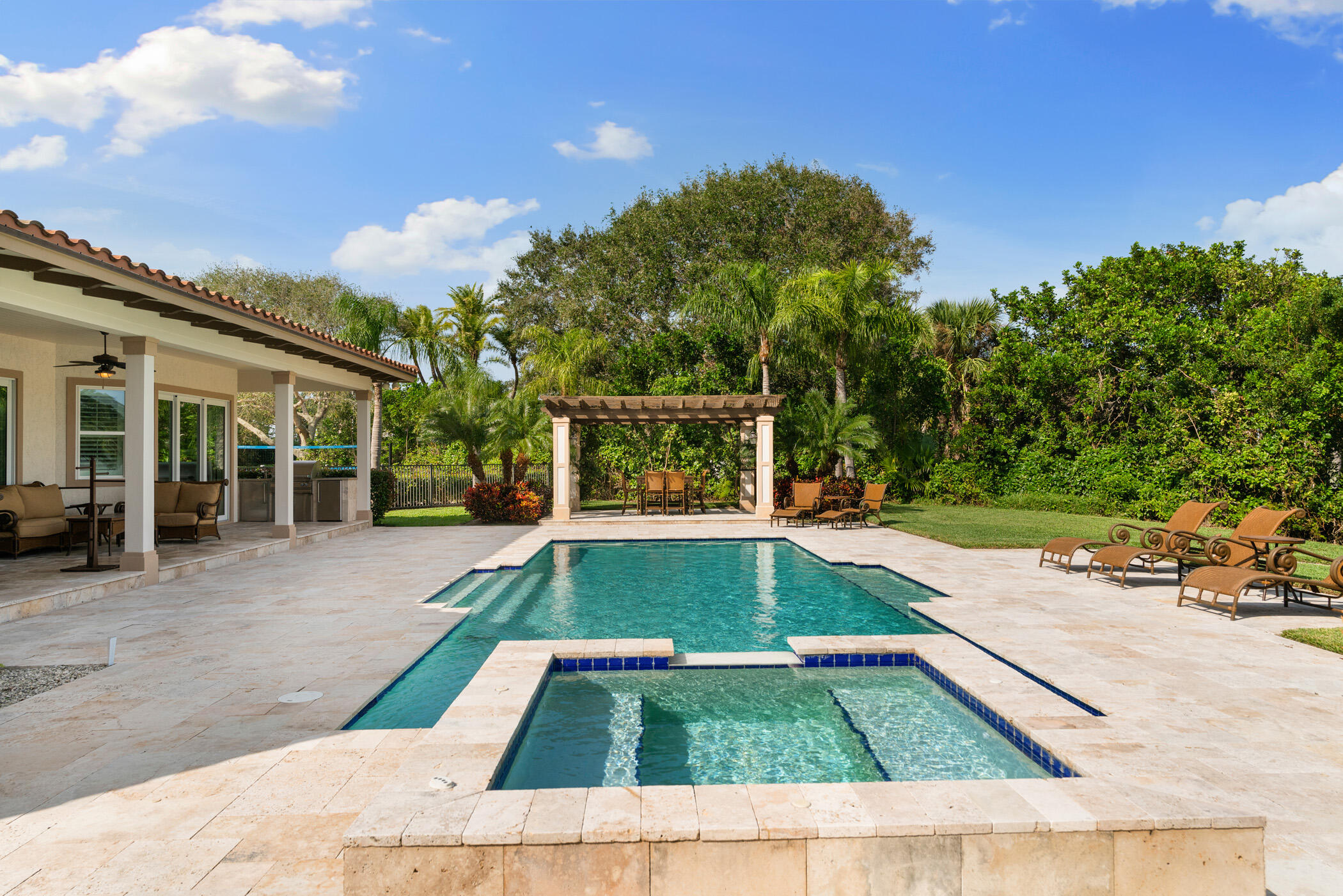 THE MOORINGS UNIT 4 - Residential