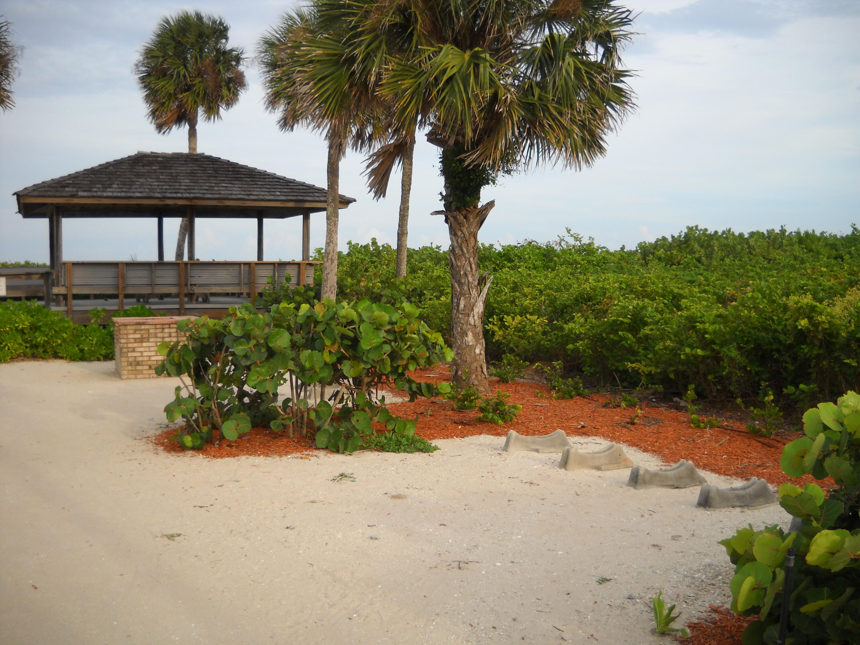 THE MOORINGS UNIT 4 - Residential