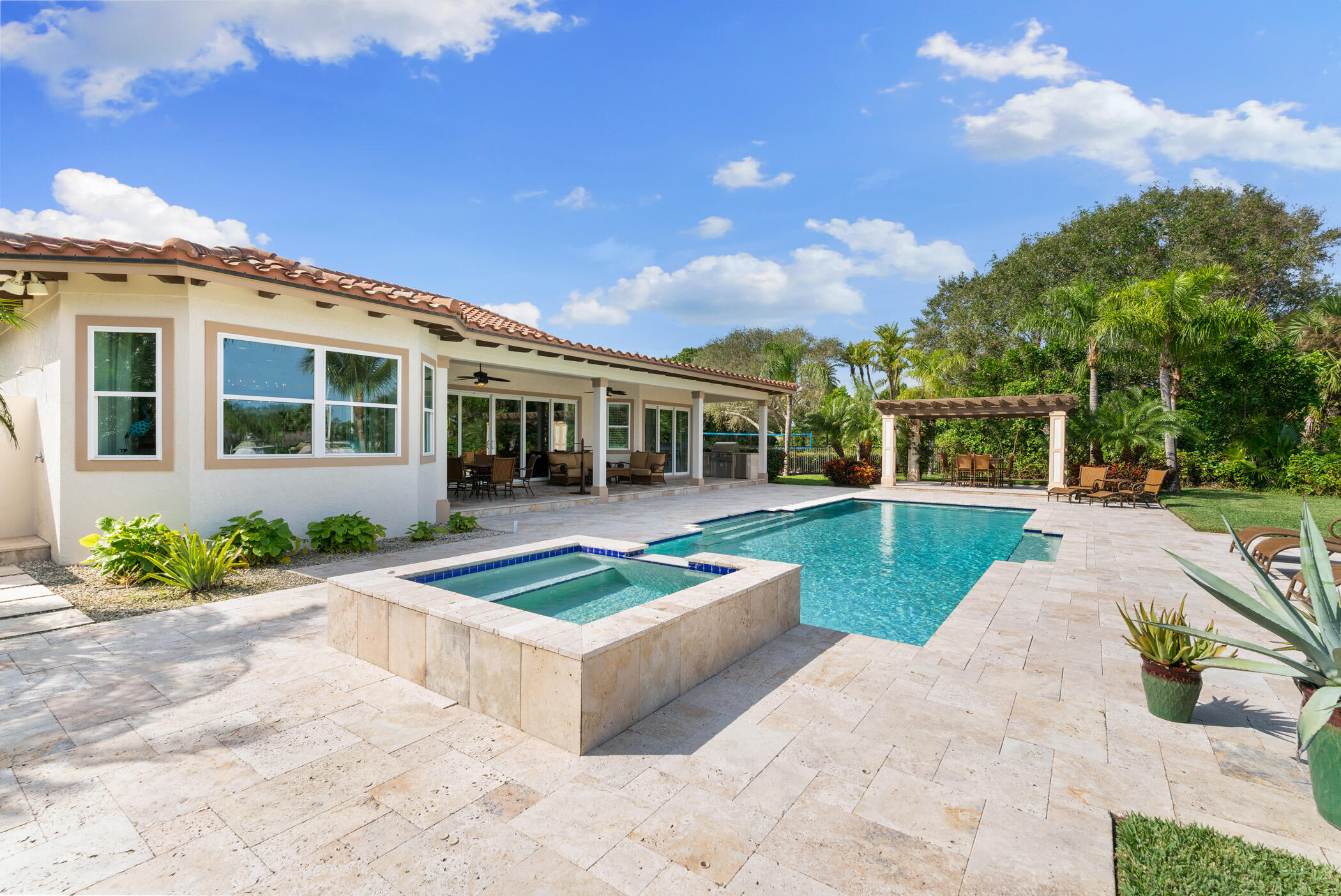 THE MOORINGS UNIT 4 - Residential