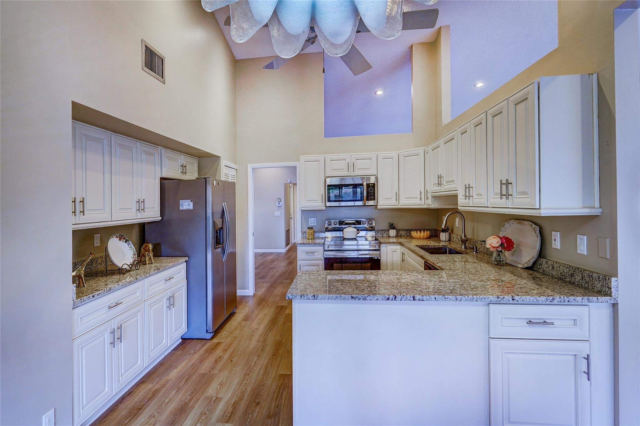 Woodmont Tr 71 105-14 B - Residential Lease