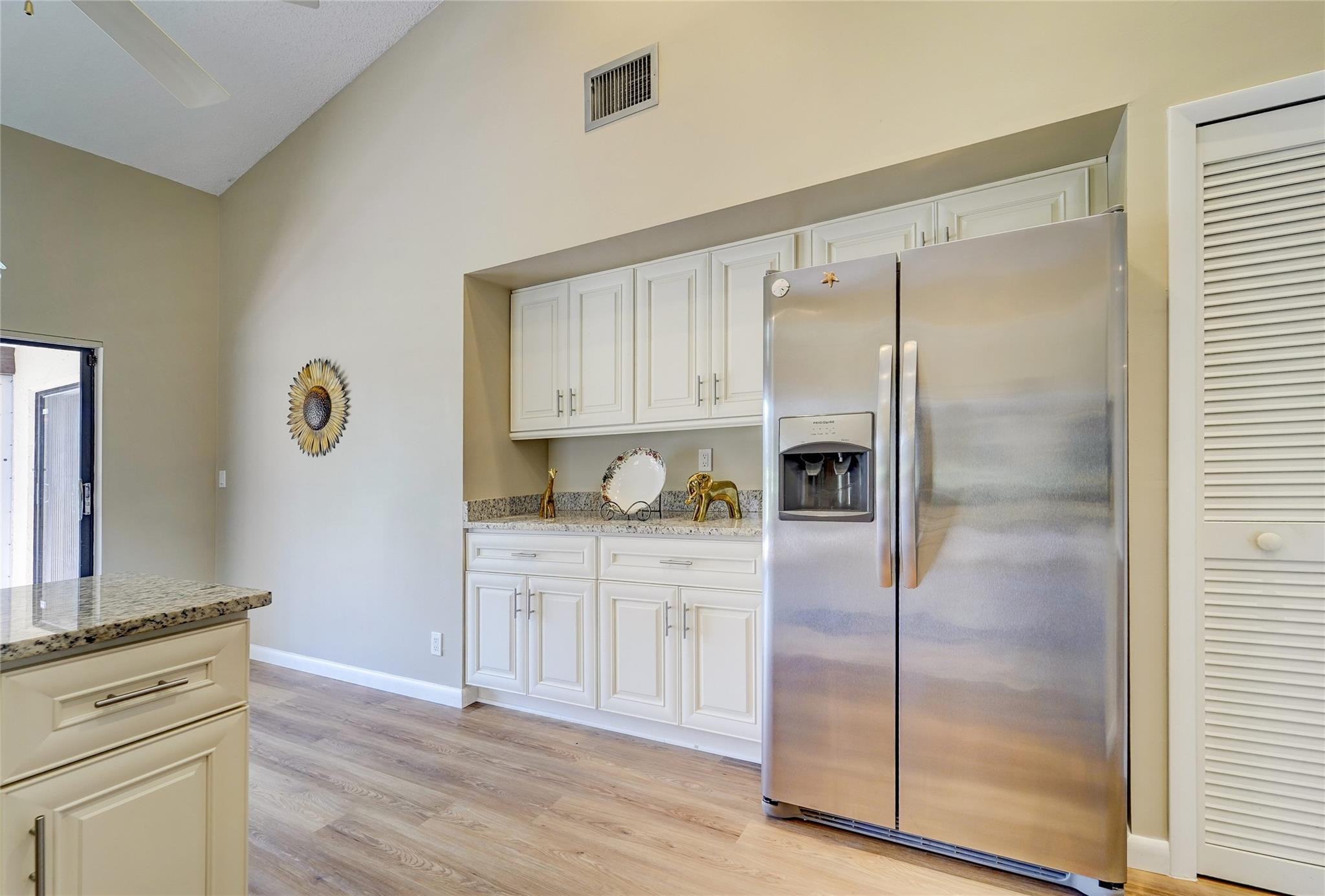 Woodmont Tr 71 105-14 B - Residential Lease