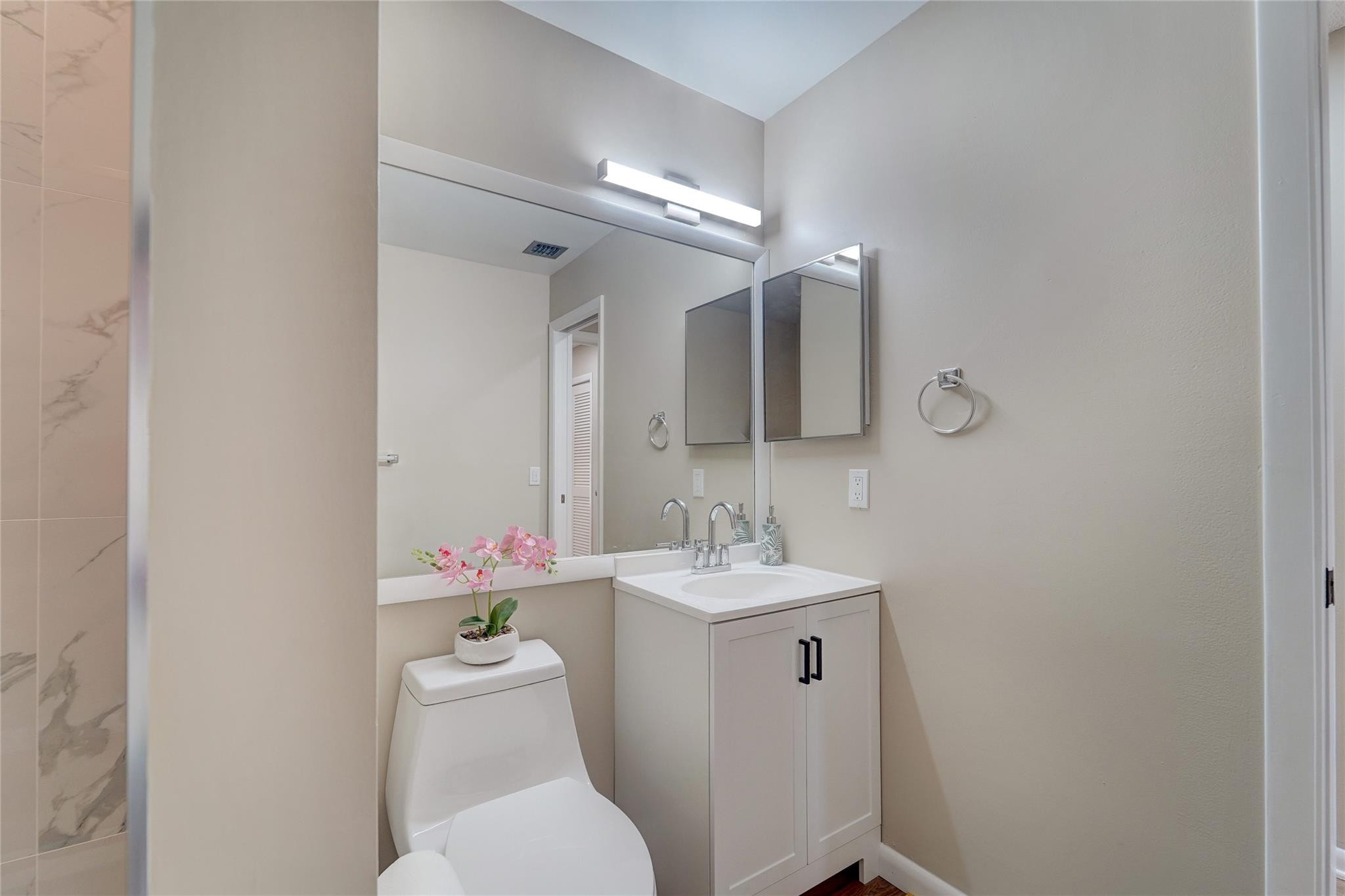 Woodmont Tr 71 105-14 B - Residential Lease