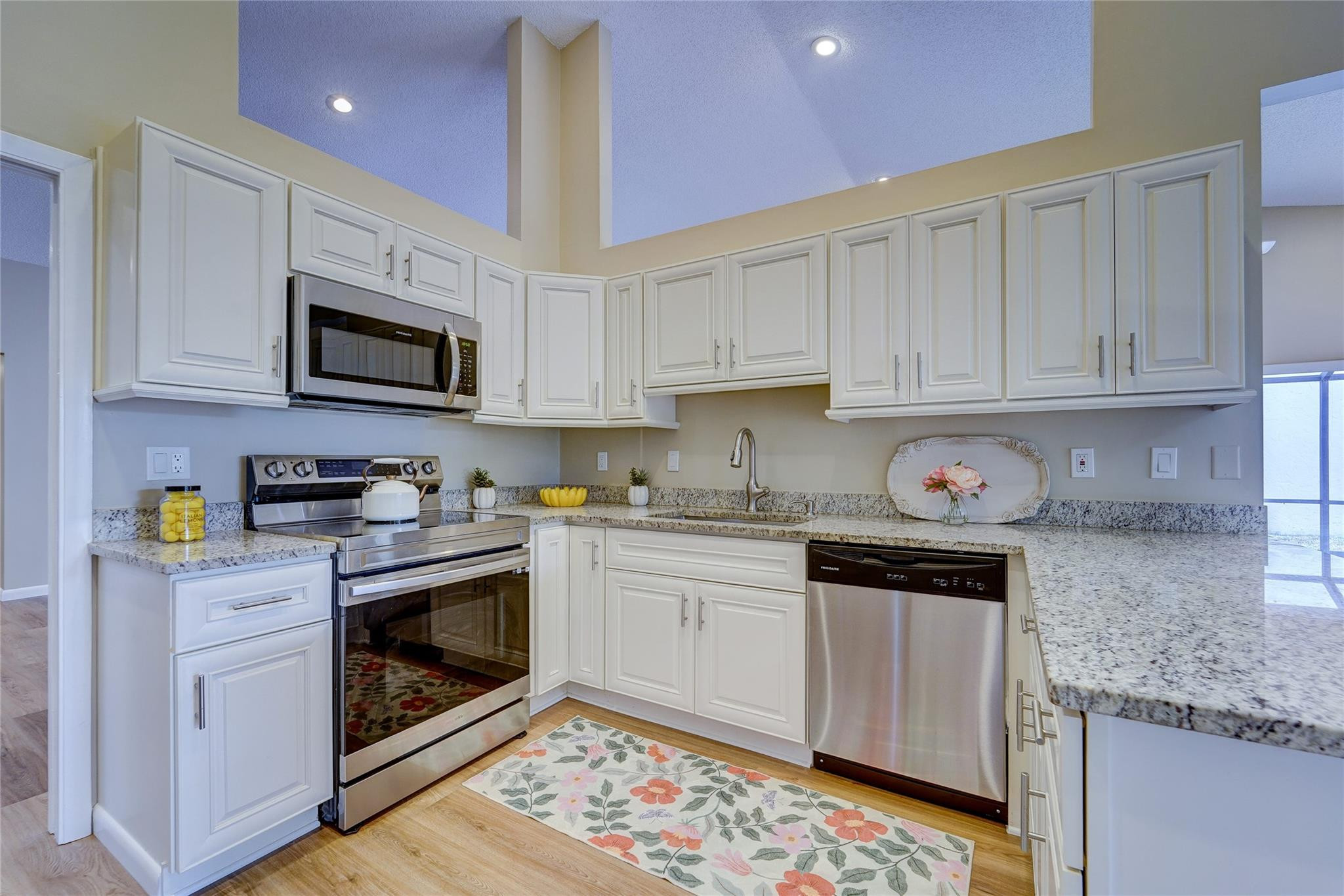 Woodmont Tr 71 105-14 B - Residential Lease