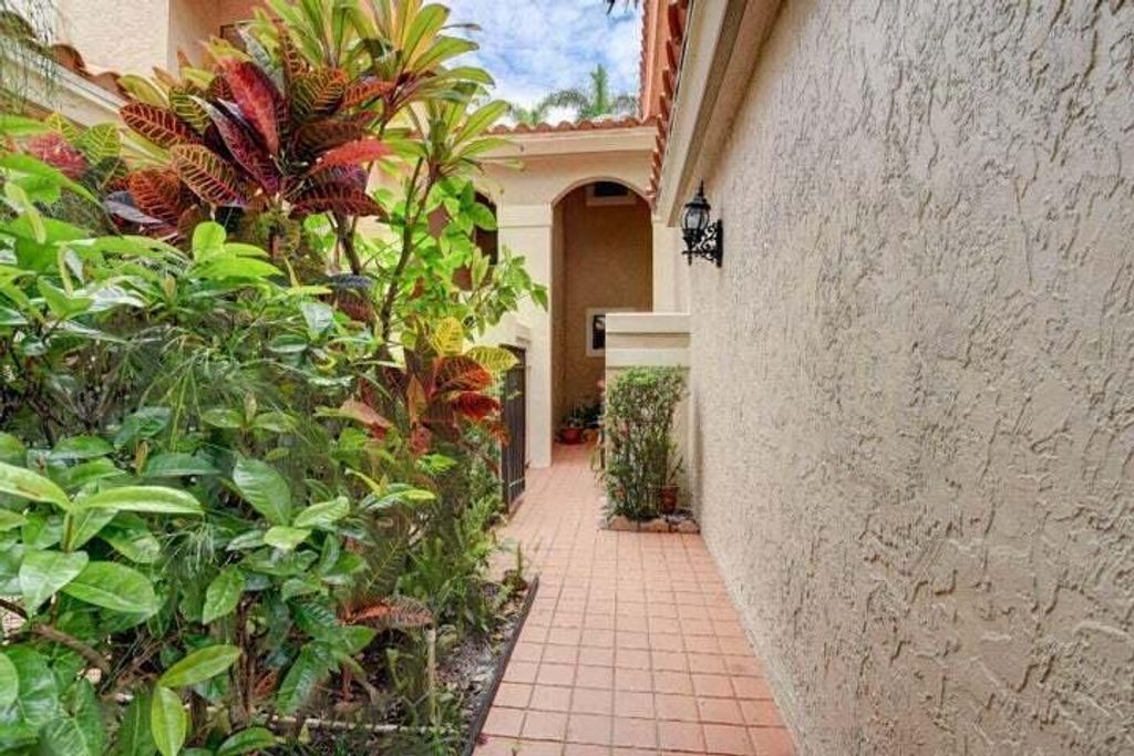Photo of 6030 Verde Trail S #2050, Boca Raton, FL 33433 (MLS # R11134262)