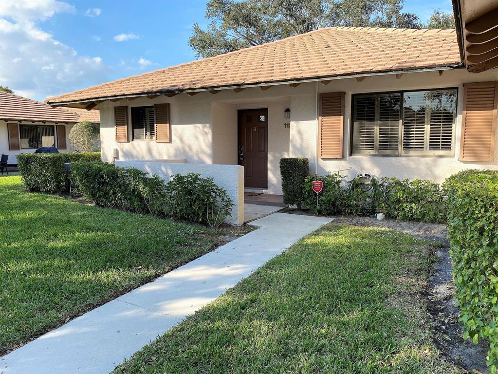 Photo of 112 Club Drive Dr, Palm Beach Gardens, FL 33418 (MLS # R10749507)