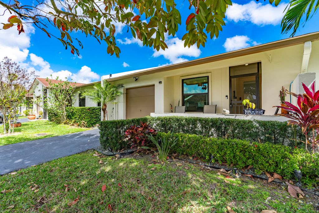 Photo of 15812 Philodendron Circle, Delray Beach, FL 33484 (MLS # R11167951)