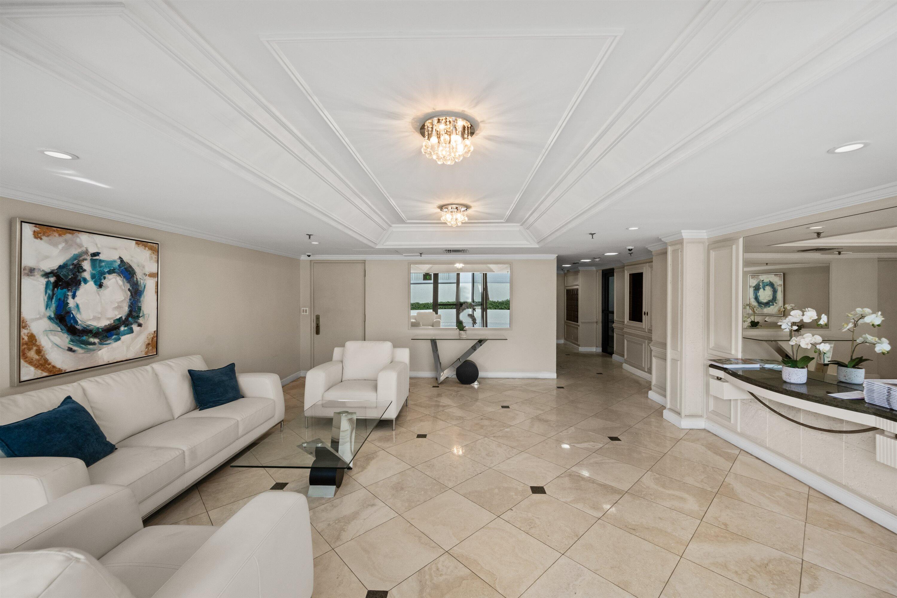 LA PENSEE COND DECL FILED 4-25-85 IN - Residential