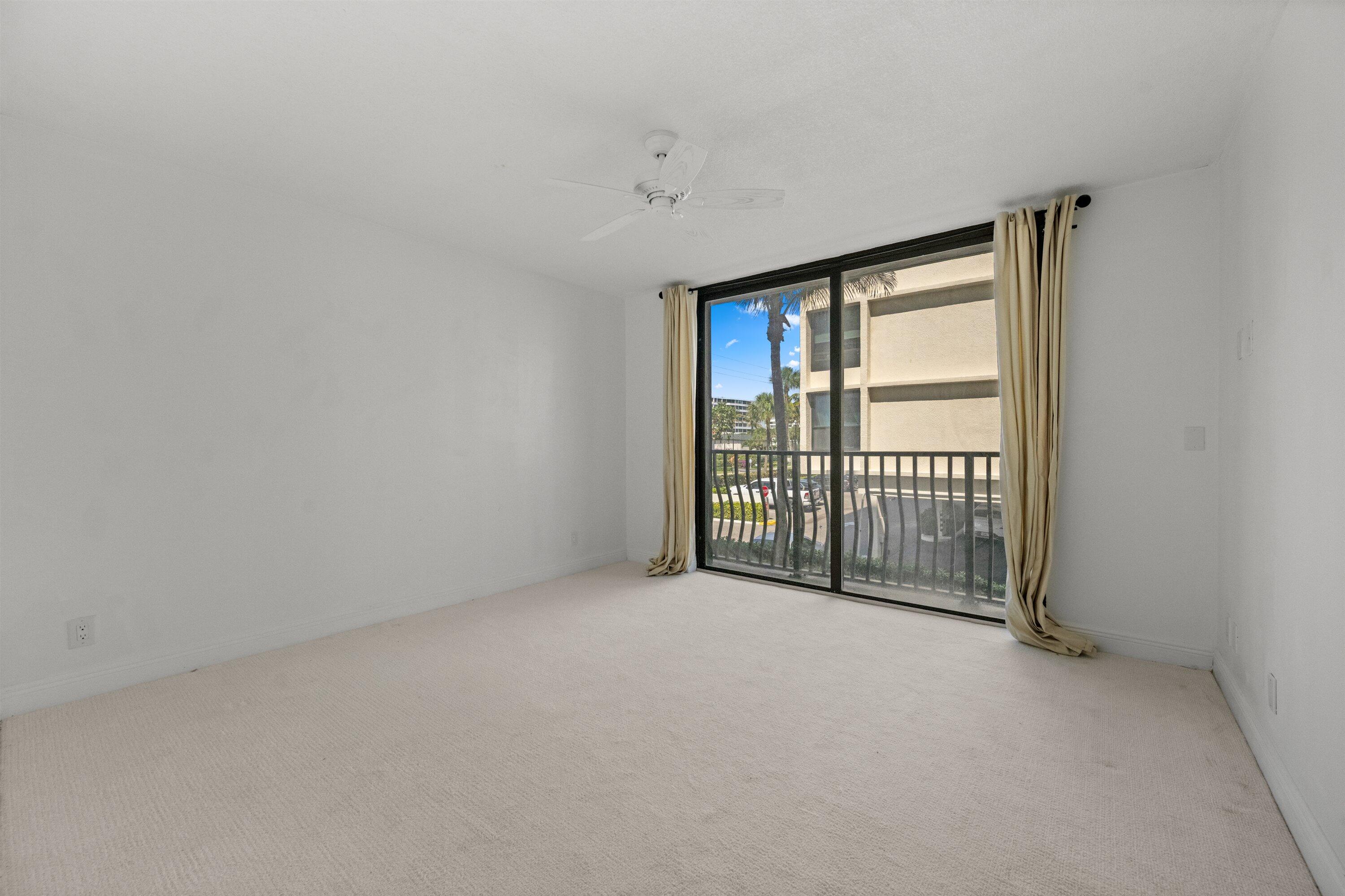 LA PENSEE COND DECL FILED 4-25-85 IN - Residential