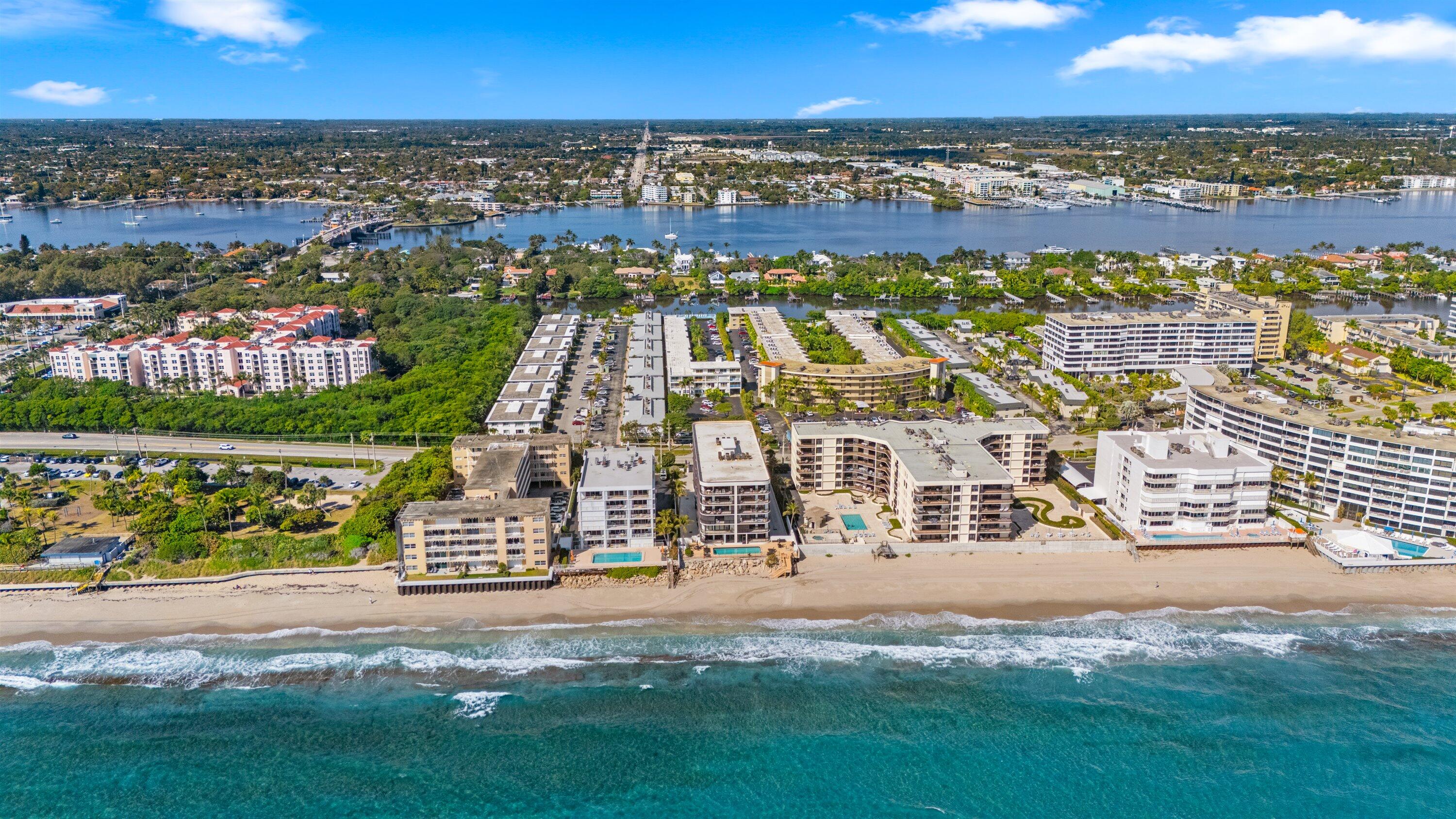 LA PENSEE COND DECL FILED 4-25-85 IN - Residential