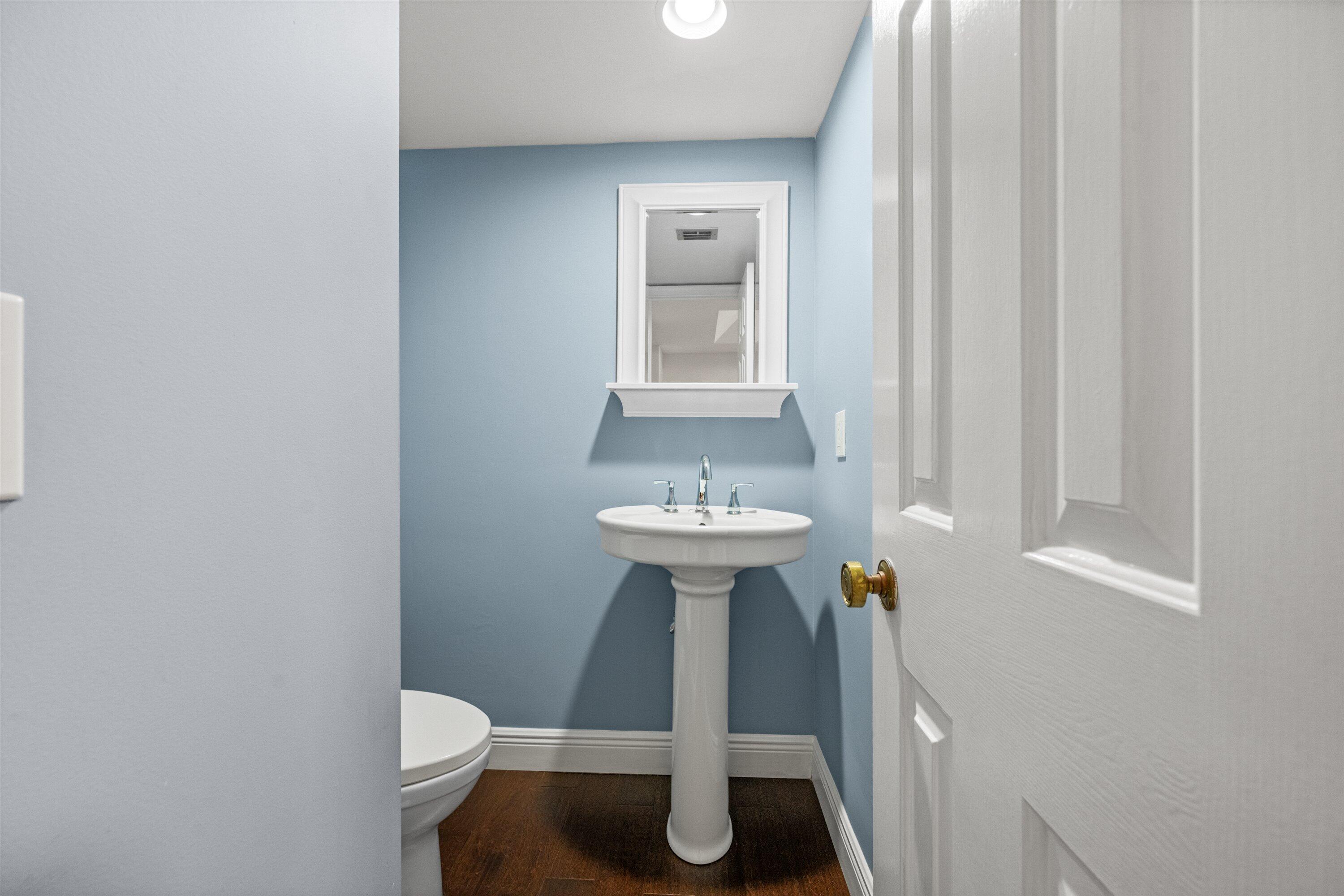 LA PENSEE COND DECL FILED 4-25-85 IN - Residential