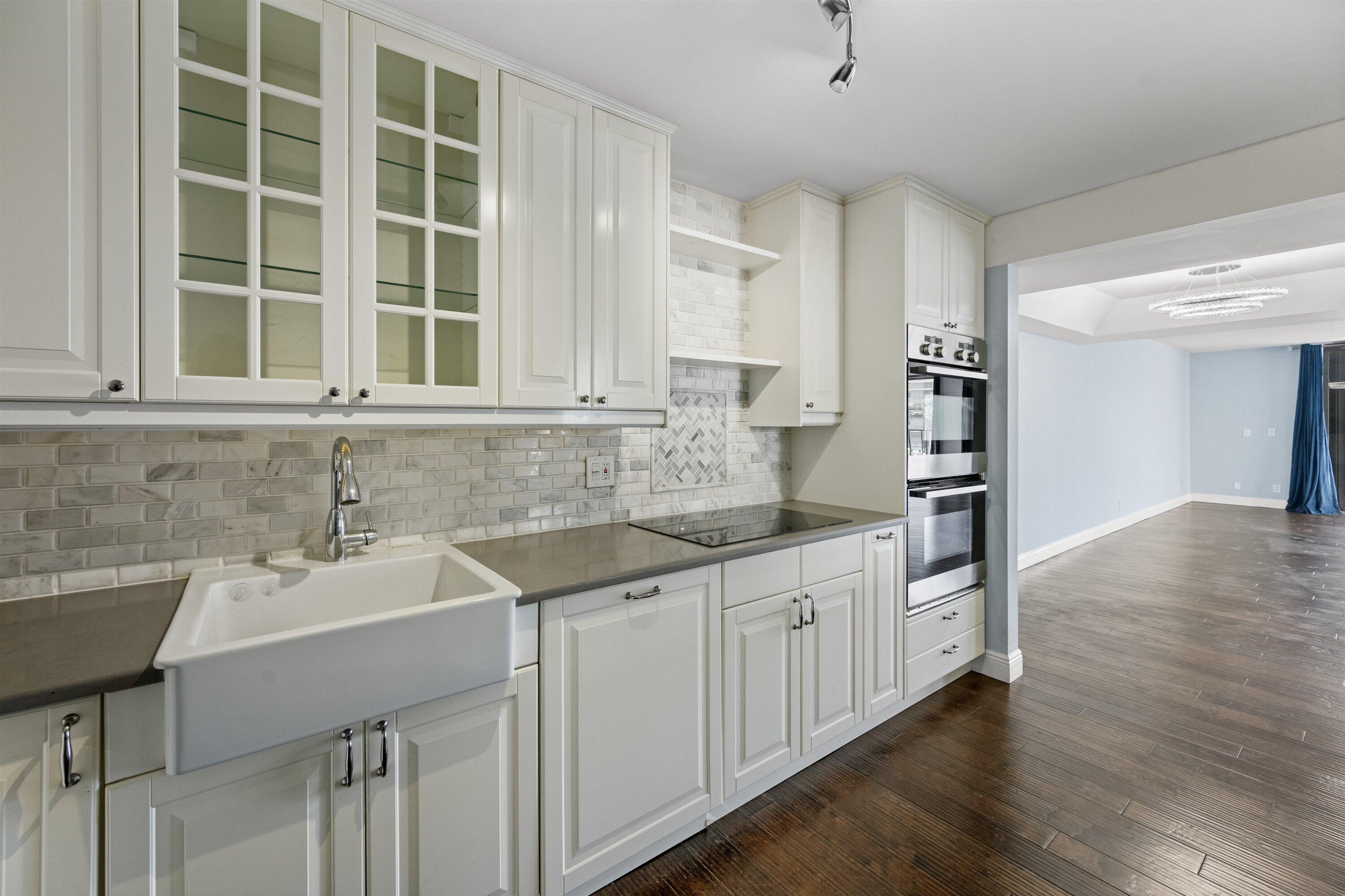 LA PENSEE COND DECL FILED 4-25-85 IN - Residential