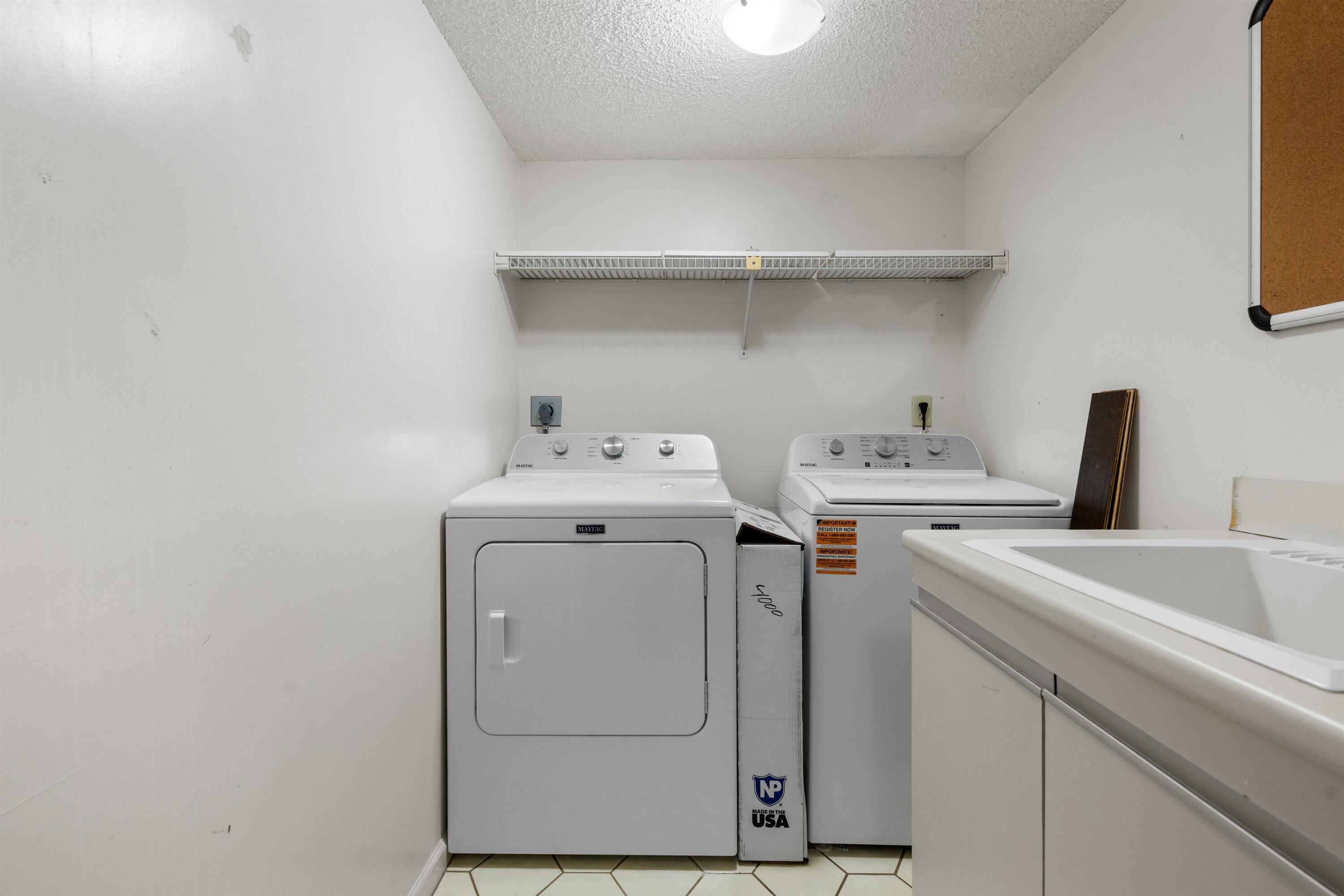 LA PENSEE COND DECL FILED 4-25-85 IN - Residential