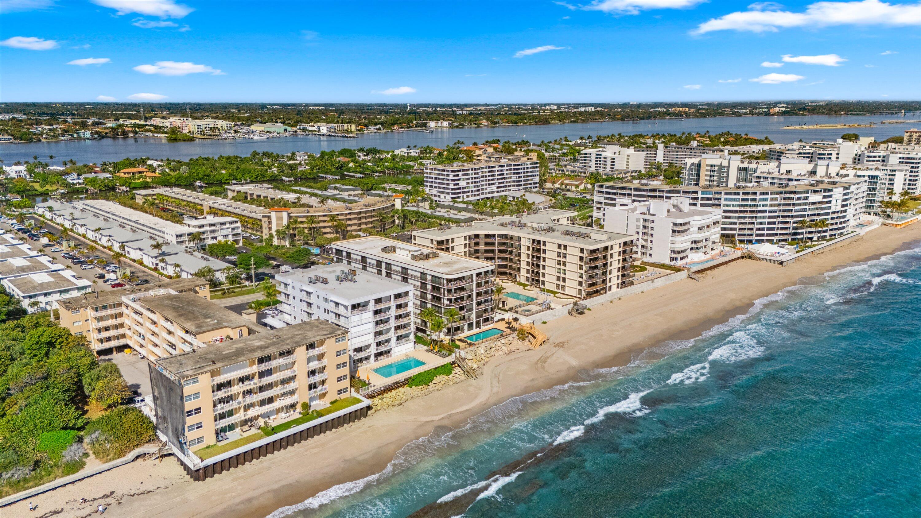 LA PENSEE COND DECL FILED 4-25-85 IN - Residential