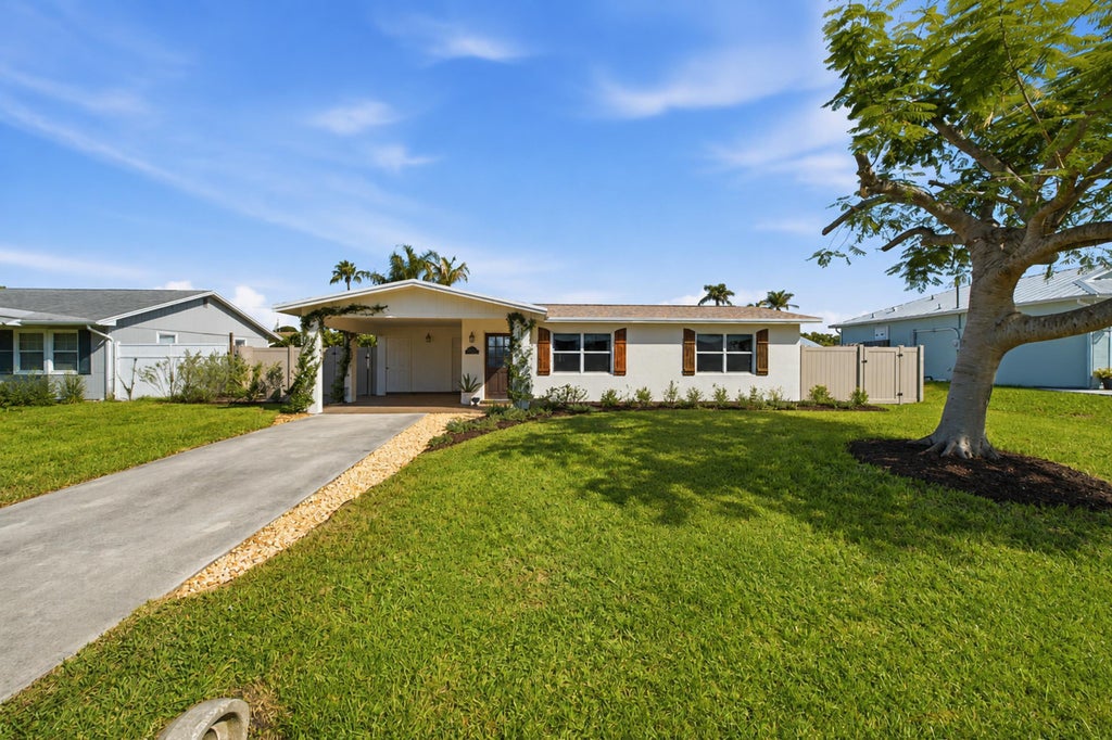 Photo of 1803 SE Lafayette Street, Stuart, FL 34997 (MLS # B26069741)