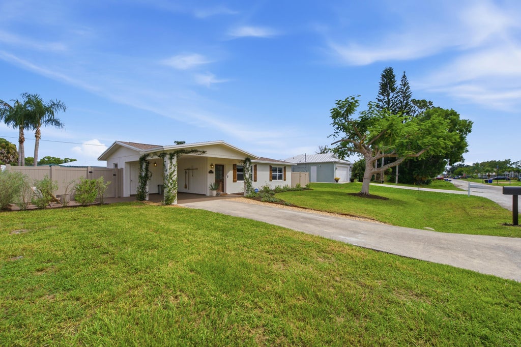 Photo of 1803 SE Lafayette Street, Stuart, FL 34997 (MLS # B26069741)