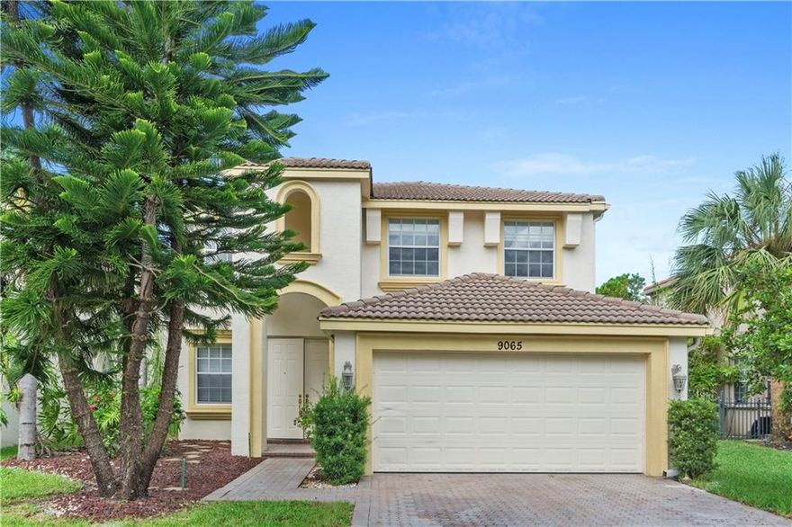 "MAKE OFFER " ON THIS TERRIFIC LOCATION / PRESERVE VIEW. THE OPEN/AIRY LAYOUT OF THE FIRST FLOOR IS IDEAL FOR CASUAL SOUTH FLORIDA LIFESTYLE WHILE UPSTAIRS BEDROOMS PROVIDE PRIVACY FOR THE FAMILY.SCREENED PATIO, TILE ON THE FIRST FLOOR, LAMINATE WOOD ON 2ND FLOOR. CUSTOM BUILD CLOSET IN MASTER AND ONE OTHER BED ROOM, CLOSE BY RESTAURANTS,SCHOOLS AND SHOPPING PLAZAS.