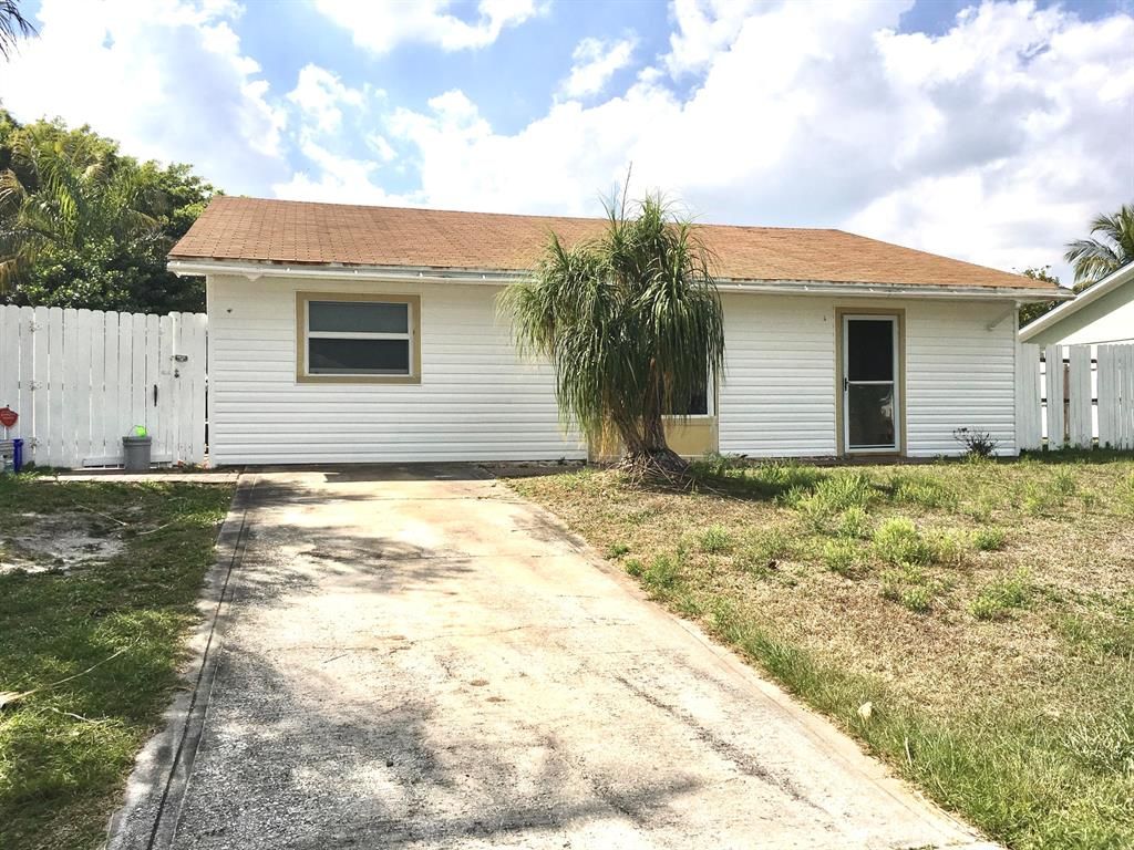 Photo of 5492 SE Grafton Avenue, Stuart, FL 34997 (MLS # R10696345)