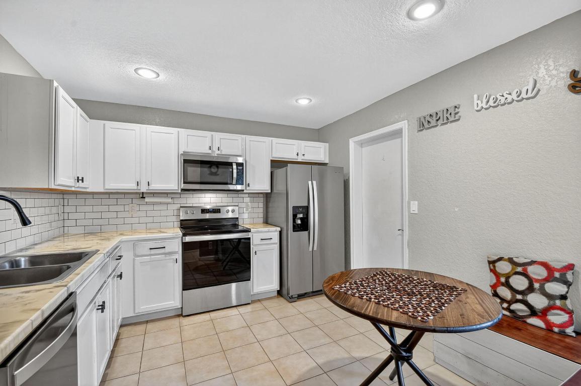 6085 Reynolds Street