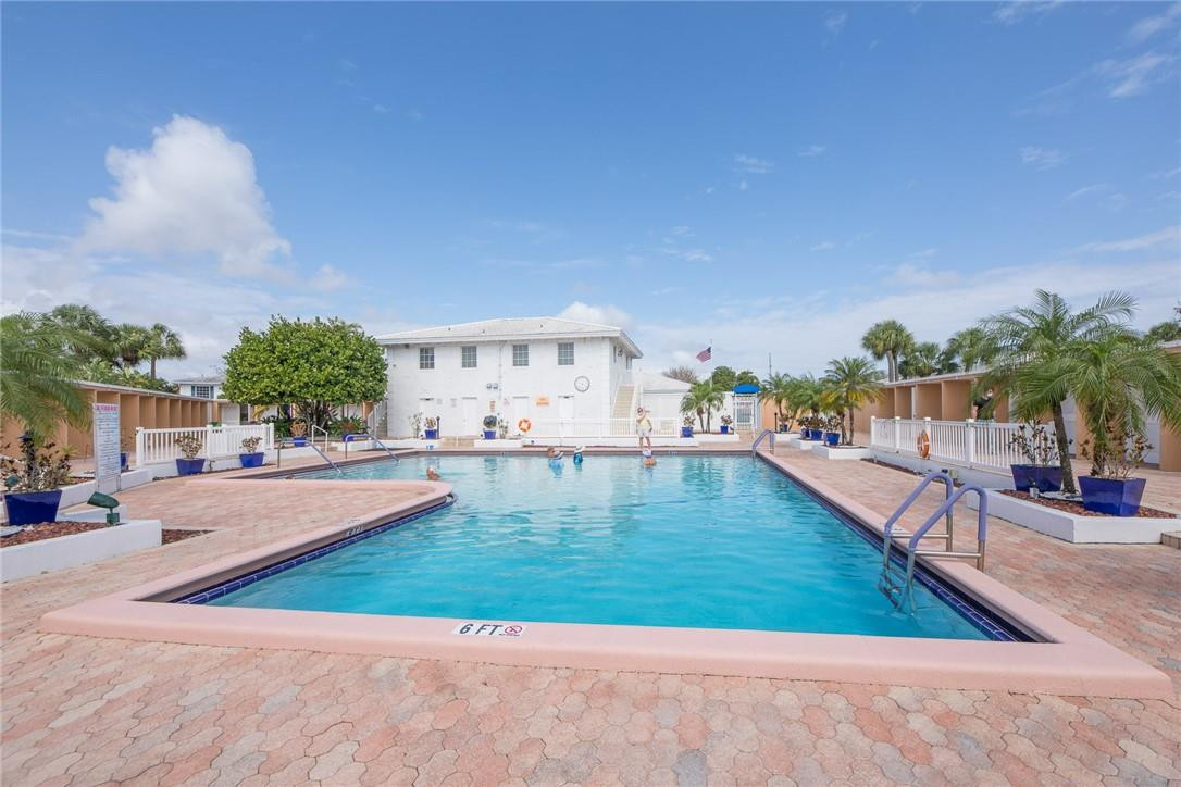 Imperial Point Colonnades - Residential