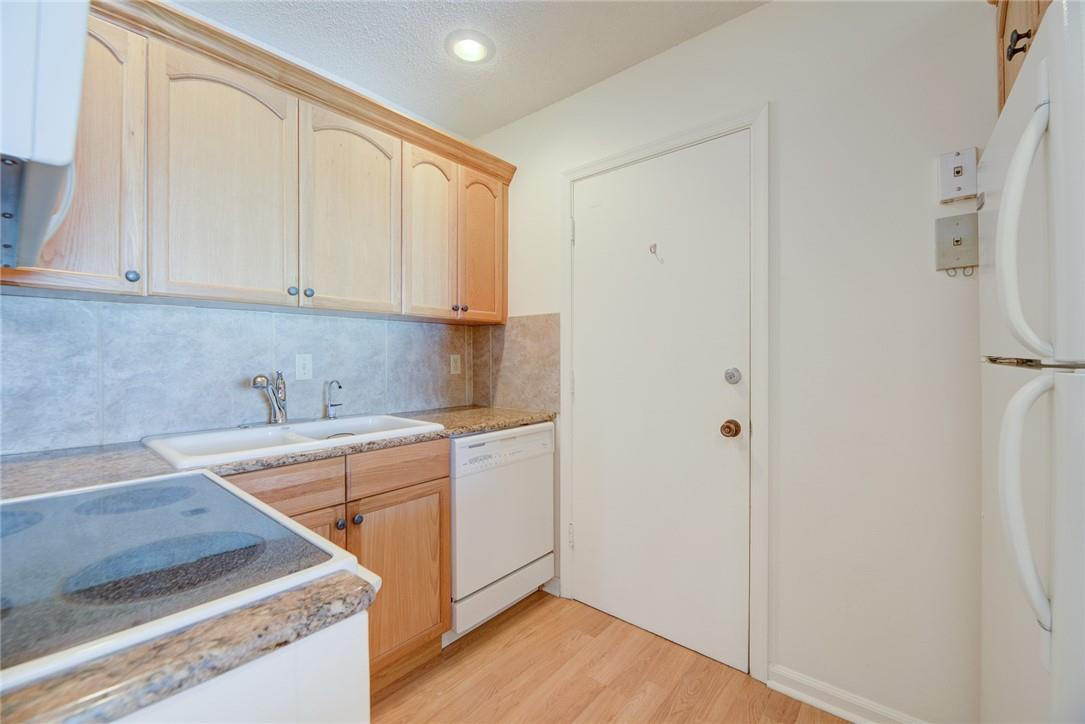 Imperial Point Colonnades - Residential