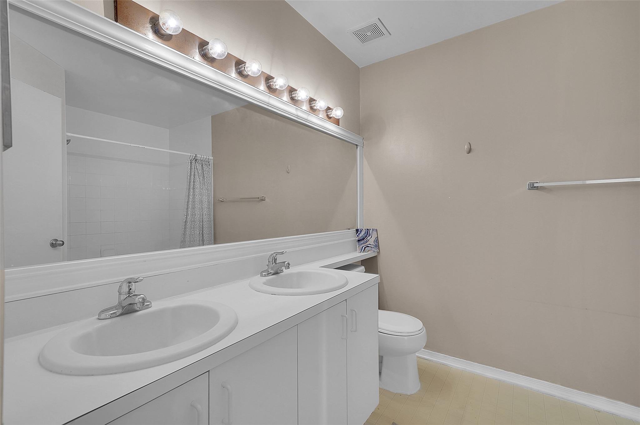 Bonaventure 82-43 B - Residential Lease