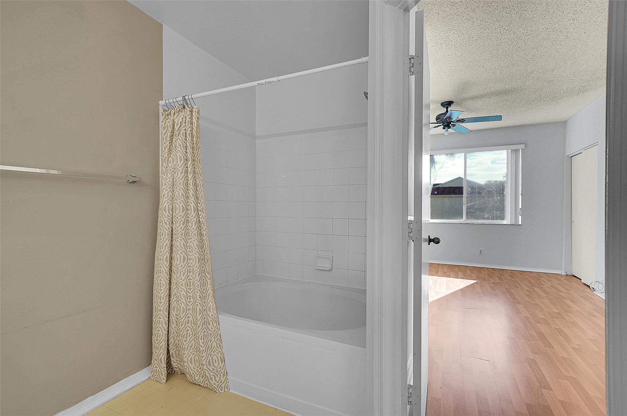 Bonaventure 82-43 B - Residential Lease