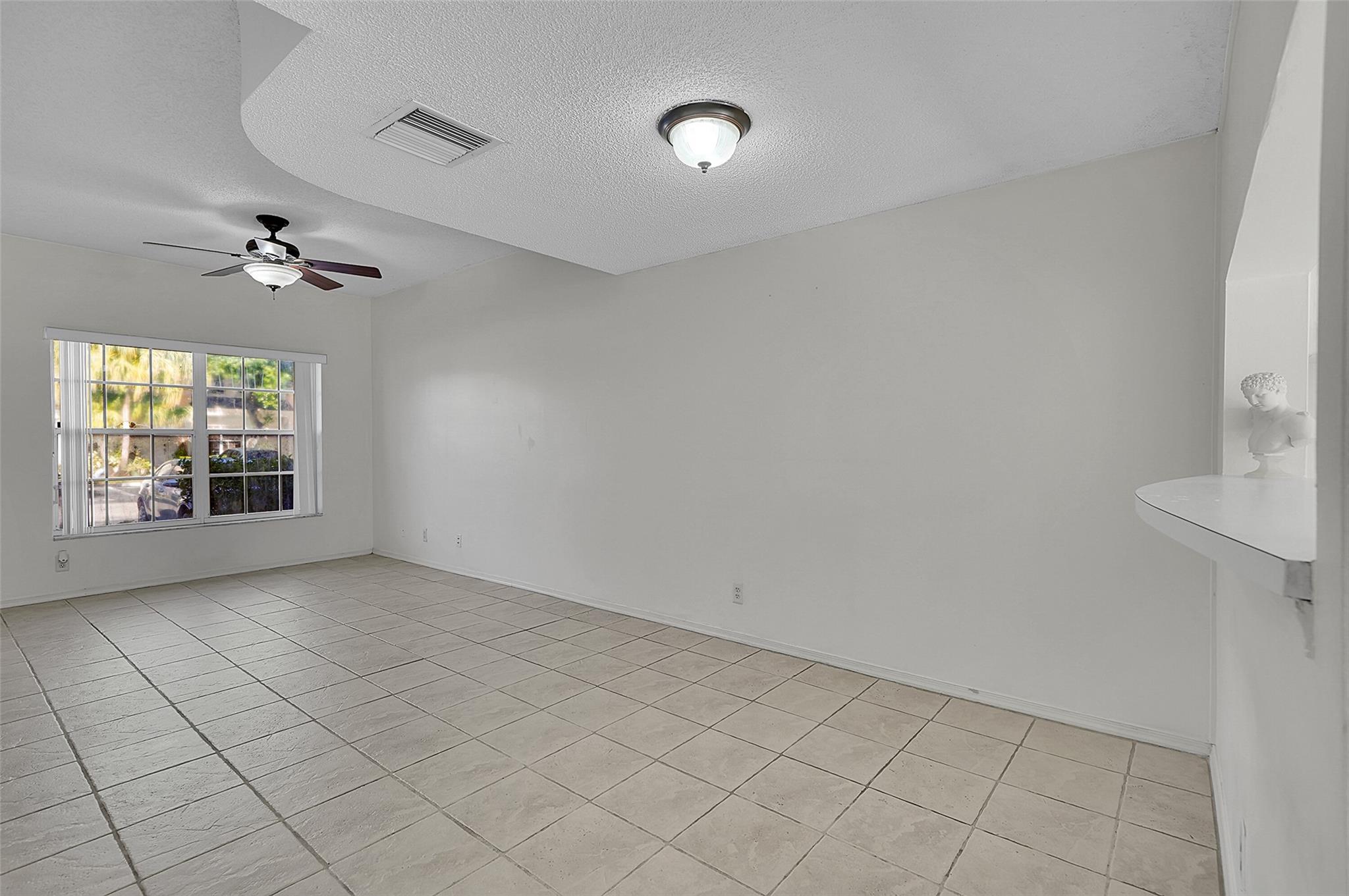 Bonaventure 82-43 B - Residential Lease