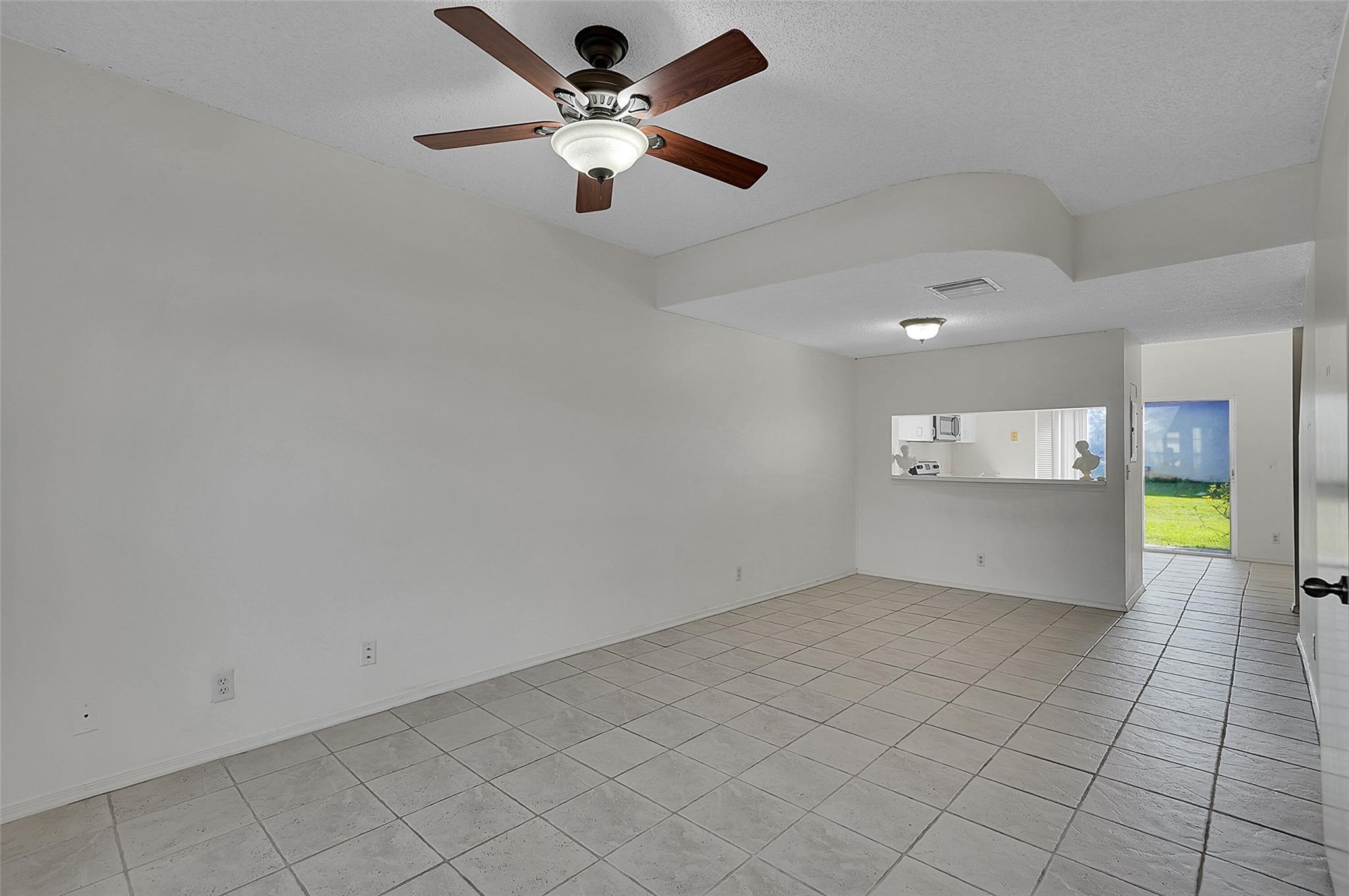 Bonaventure 82-43 B - Residential Lease