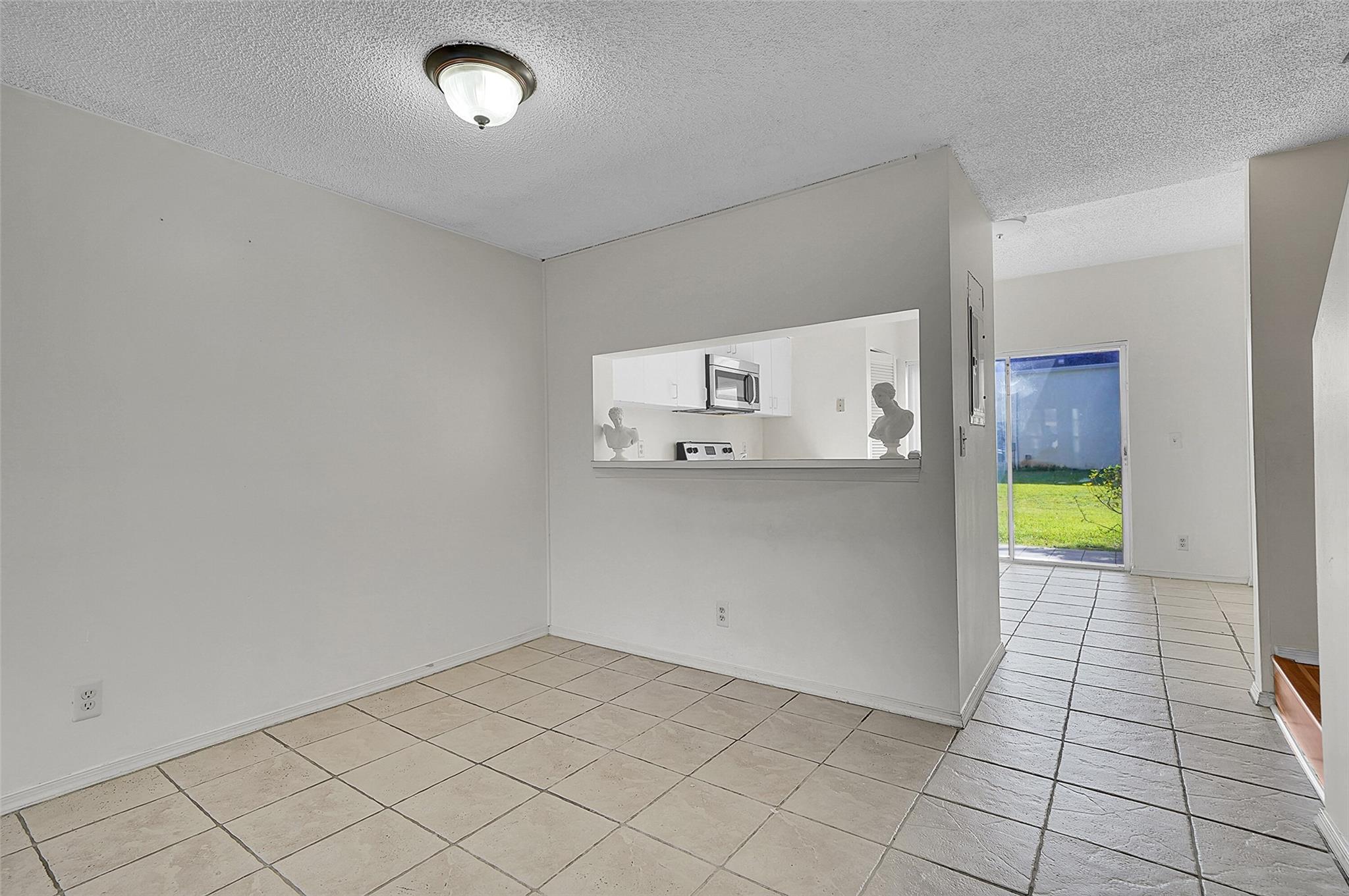 Bonaventure 82-43 B - Residential Lease