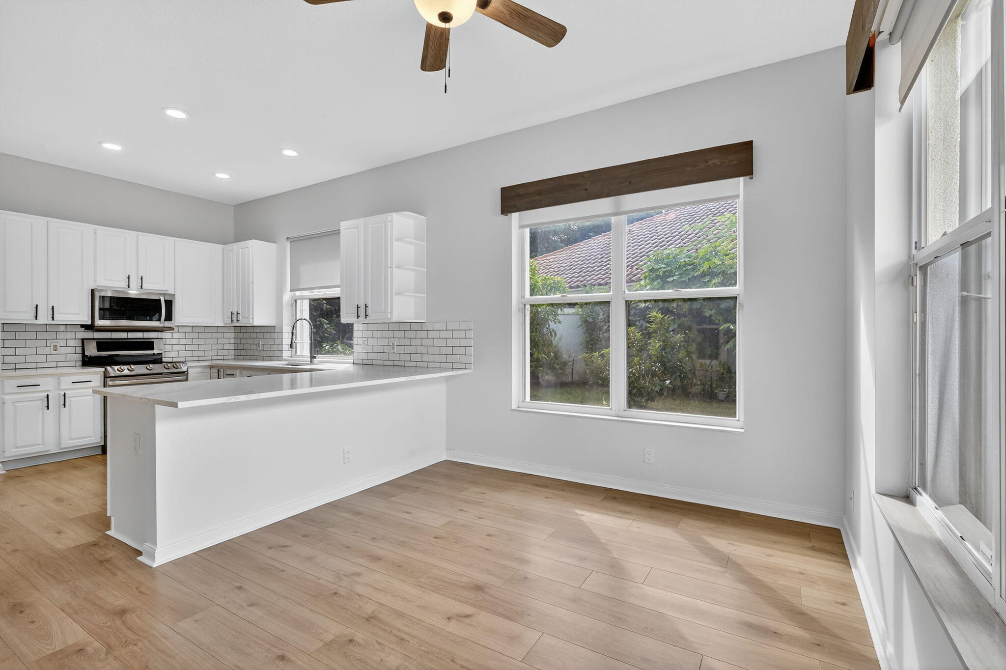 SHORES 4 - Residential